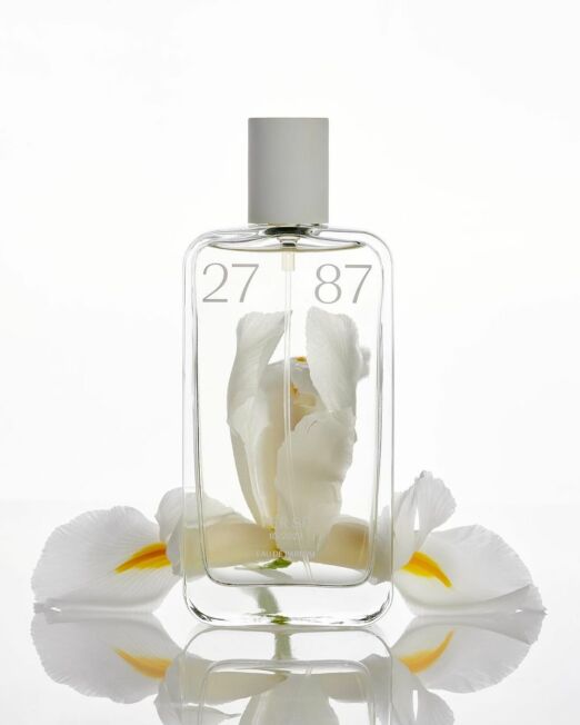 2787 Per Sé Parfum fles met witte bloemenerachten die door de transparante fles zichtbaar zijn
