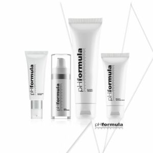 4 Ph Formula producten op een rij. Kleur zwart wit met witte achtergrond met grafische grijze strepen