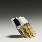 samples van van 2787 parfums bijelkaar gebonden met een elastiekje